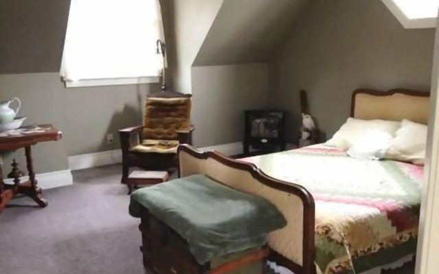 Antique Slumber Old Town Bed & Breakfast