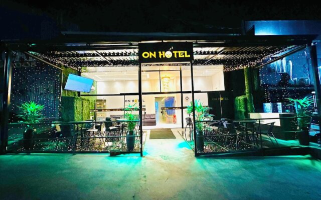 On Hostel premium com traslado e cafe