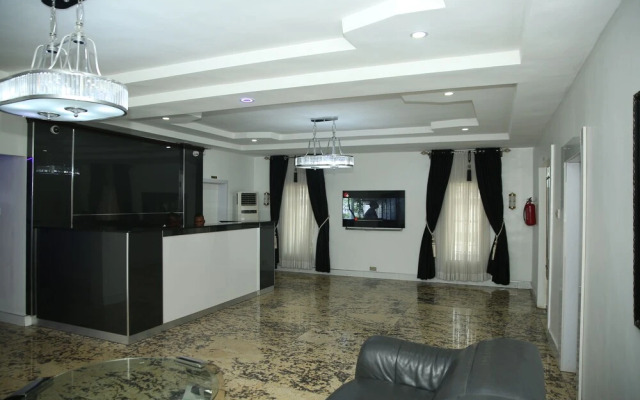 PoshLux Executive Hotel