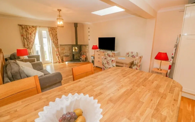 2 Riverside Cottages