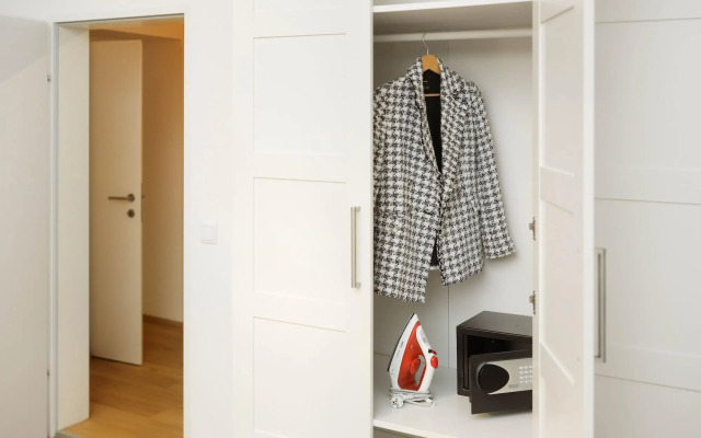 Jimmy's Apartments Dandelion