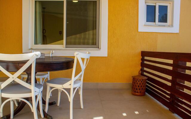 Linda casa c/piscina a beira mar AJA017