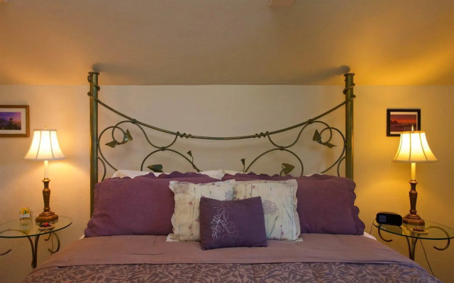 The Oval Door Bed and Breakfast Inn