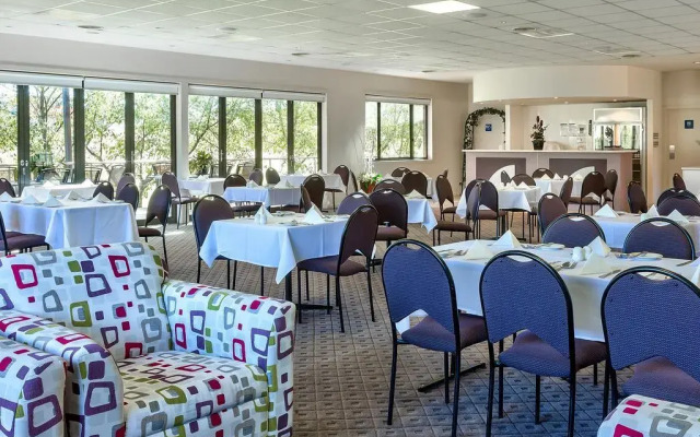 Blazing Stump Motel & Suites