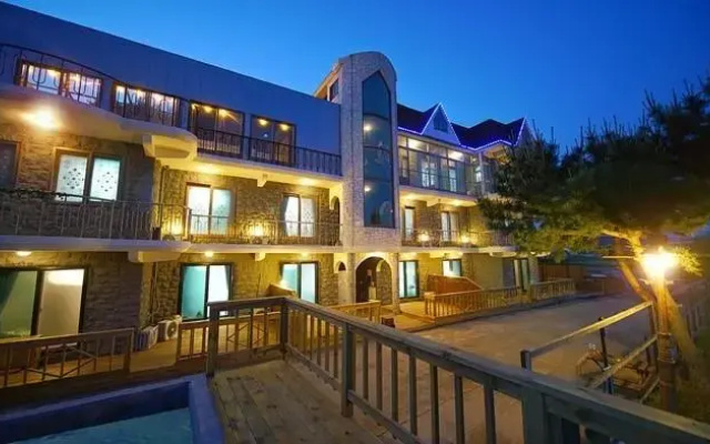 Kockji Blue Pension