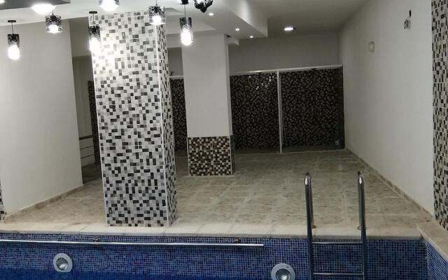 Weekend Hotel