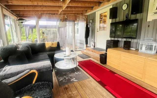 Charming Cottage by Sjunnaryd Lake