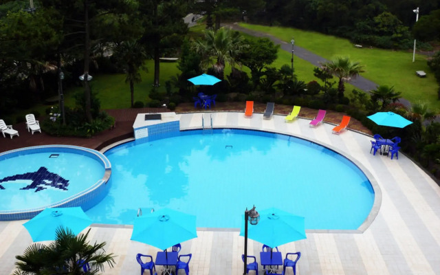 Whinstone Hotel and Resort