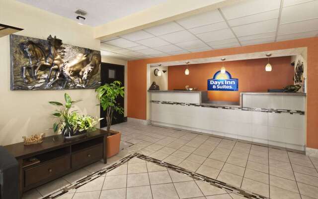 Days Inn & Suites by Wyndham Stevens Point