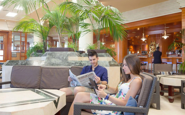 Hotel Puertobahia & Spa