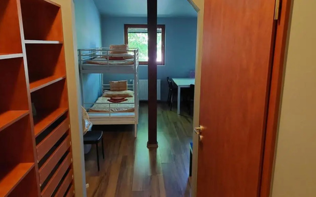 Vadgesztenye Youth Hostel