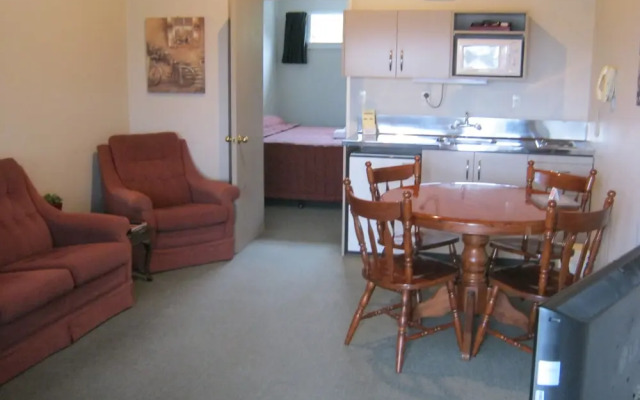 Blue Dolphin Motel