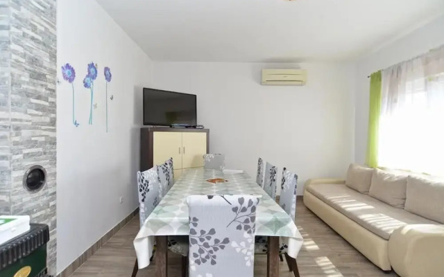 Spacious Flat With Pool Just 300m From the Beach