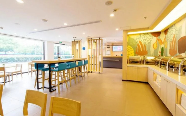 HanTing Hotel (Wuhan Tianhe Airport Panlong City Outlet)