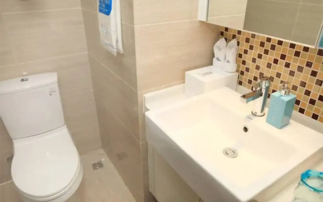 Chengdu Charm City Hotel