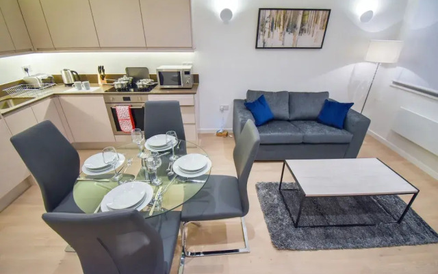 Silbury MK City Apartment With Parking