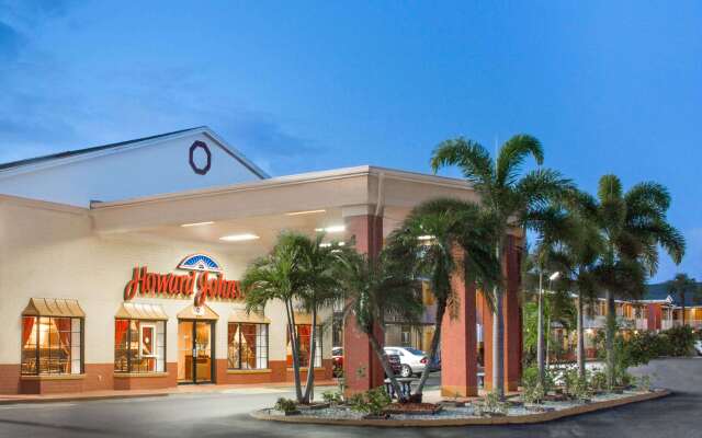 Howard Johnson by Wyndham Ft. Myers FL