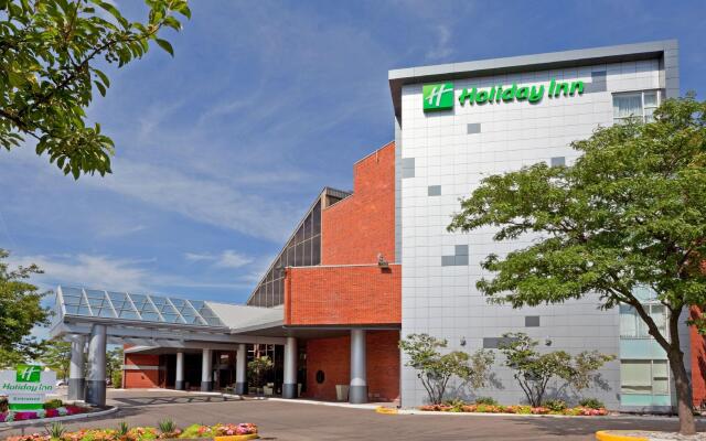 Holiday Inn Oakville Centre, an IHG Hotel