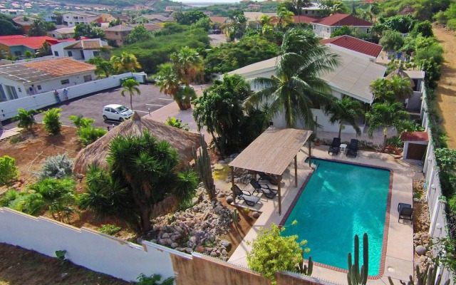 Bantopa Apartments and Villas