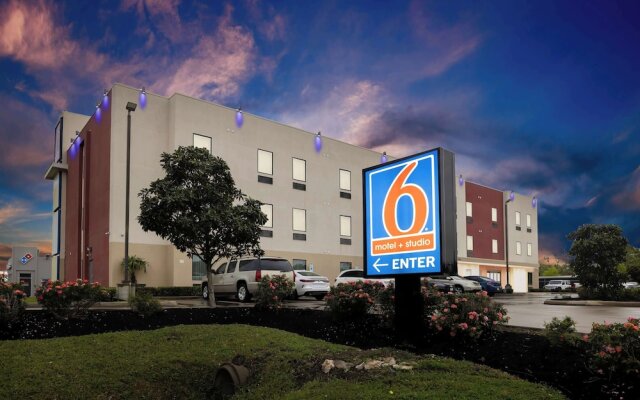 Studio 6 Suites Texas City, Tx – I-45 South