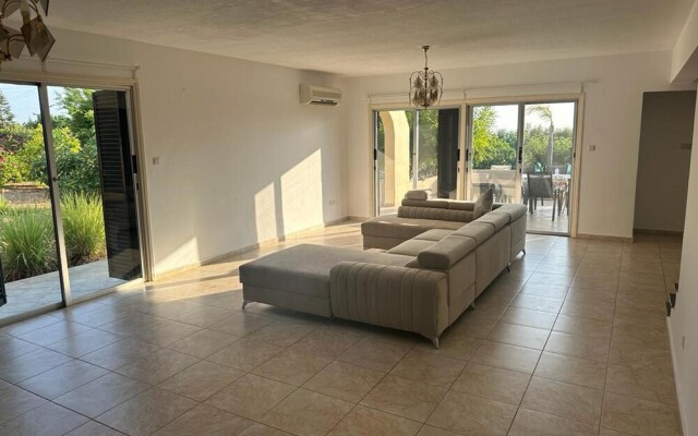 Impeccable 3-bed Villa in Tala - Paphos