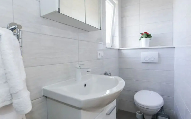 Elegant Oasis Vinisce Villa With Pool