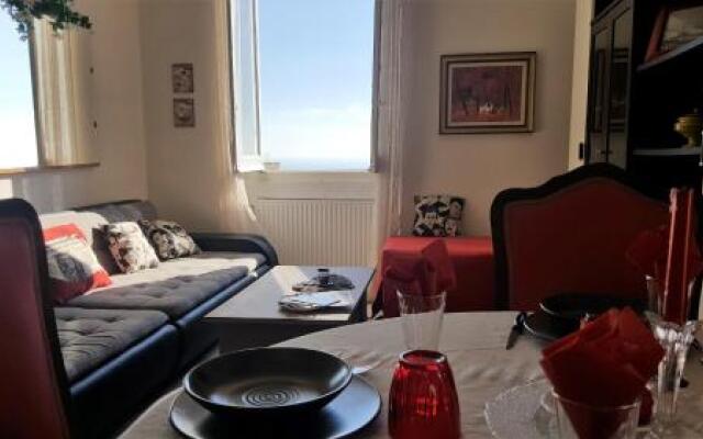 Un Balcone Tra Cielo E Mare