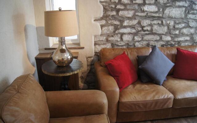 Romneys Apartments and Suites