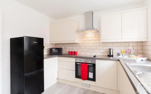 Birmingham Estate - Contractor & Group Accommodation - Secure Parking