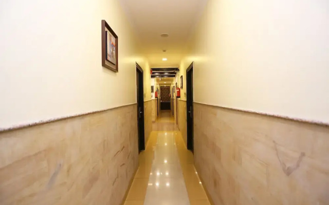 OYO 9612 Hotel Royal Ramiro