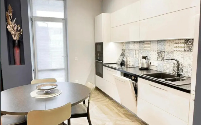 Most City area 2-bedroom Lux, Ekaterinoslav square