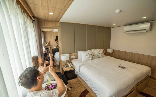 La Vela Premium Cruise - Managed by Paradise Cruises