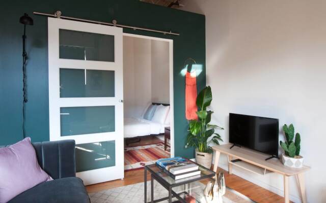 Artistic 1BR in Mile End by Namastay