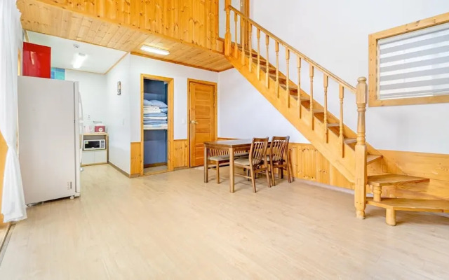 Gangneung Hayanwood Pension