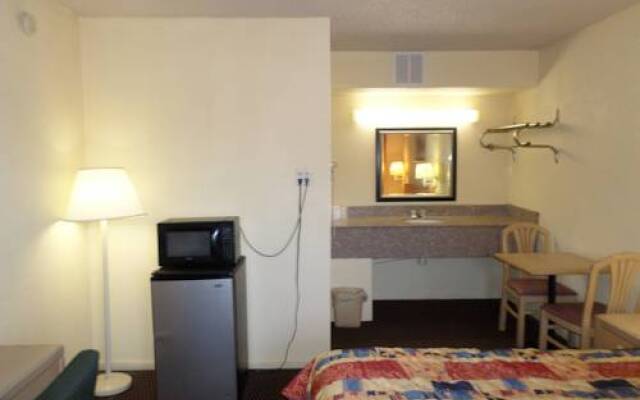 Camelot Inn Elyria