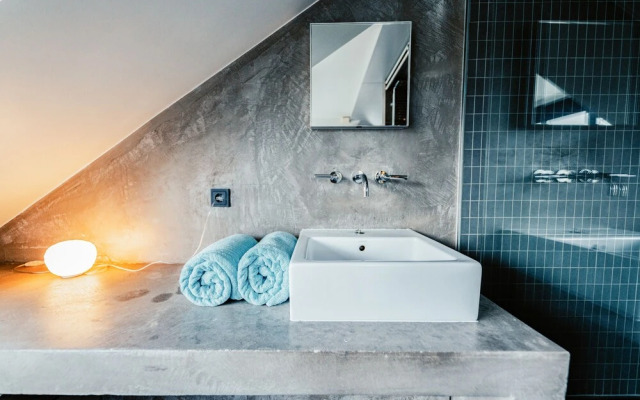 Luxurious 1BR Apt w Prkg & Jacuzzi Btub
