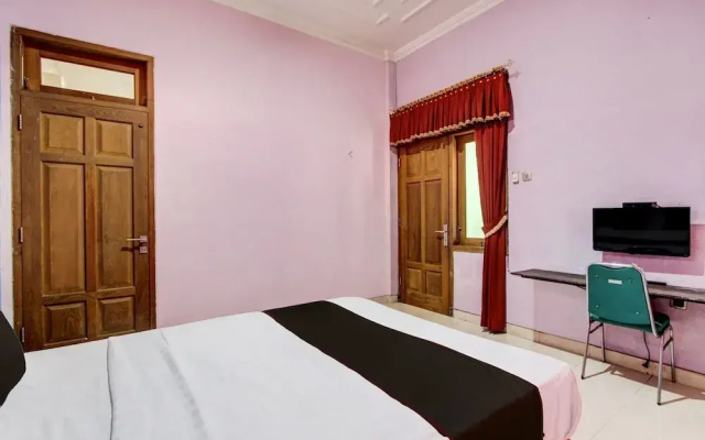 Hotel O Solo near RS JIH Solo formerly Azifa Inn