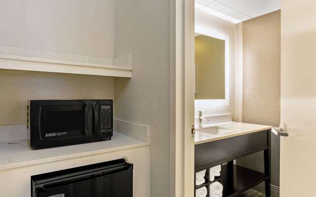 La Quinta Inn & Suites by Wyndham Boston-Andover