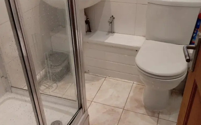 Luton Excellent 1 bed Apartment With Living Room