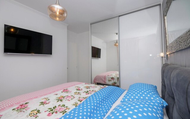 Amazing Apartment in Makarska With 2 Bedrooms and Wifi