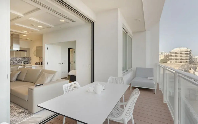 Luxury Apt Ocean Views in Tigne Point, With Pool