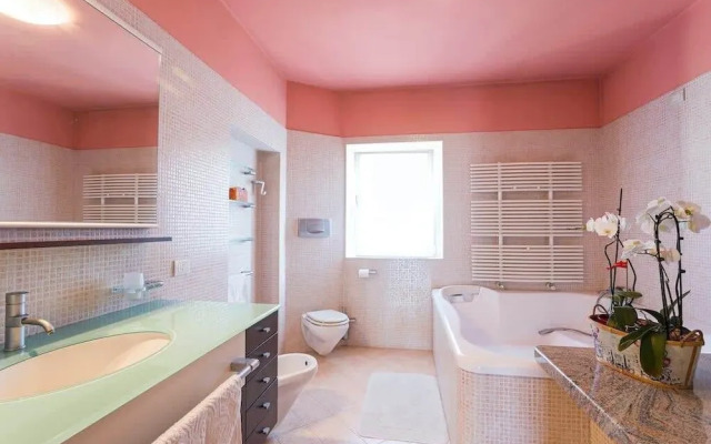 Villa Near Milan With Swimming Pool