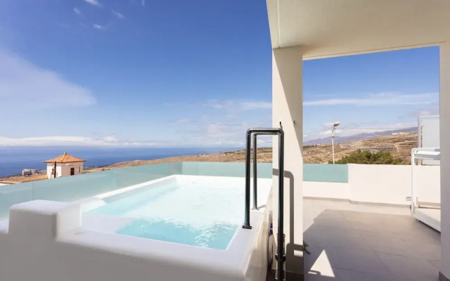 Pool Jacuzzi Home of Tulio