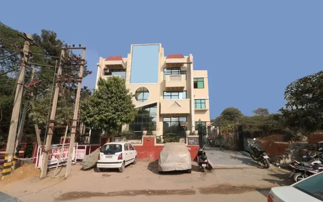 Birdhouse Residency By OYO Rooms