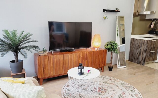 F-1 Radi'S House