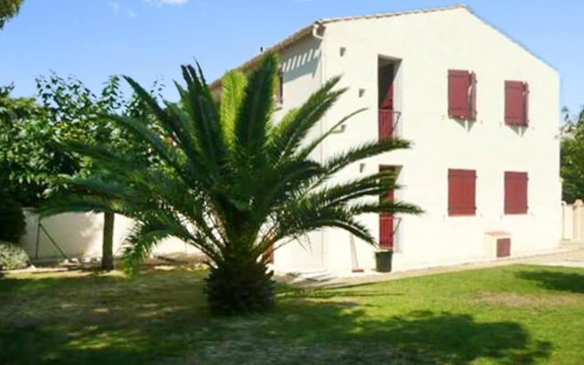 Apartment With 2 Bedrooms in Saint-cyr-sur-mer, With Enclosed Garden a