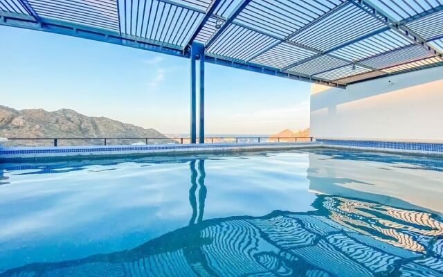 Condo Lt By Trvl2Hm