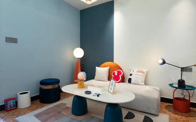 Locals Apartment House 40