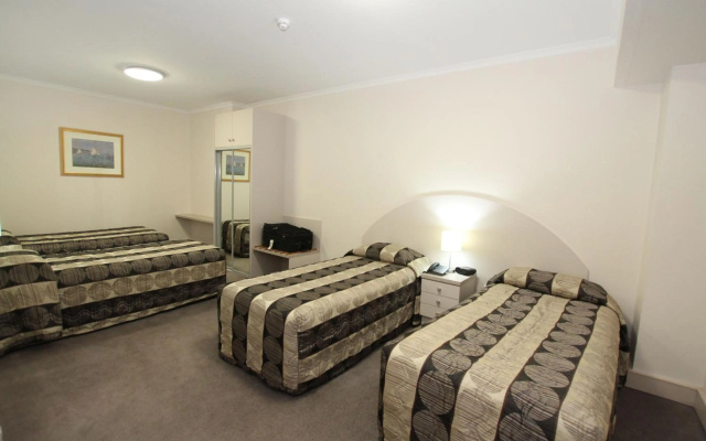 Comfort Inn & Suites Goodearth Perth – Guest Rooms – Perth