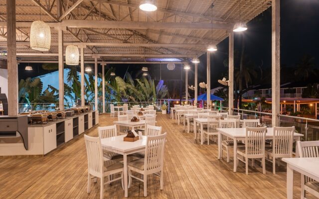 Foxoso La Beach Resort & Spa